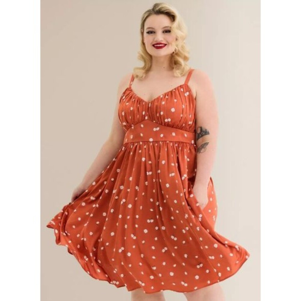Torrid Retro Chic Pleated Bust Swing Dress Size 22 NWT Floral Orange